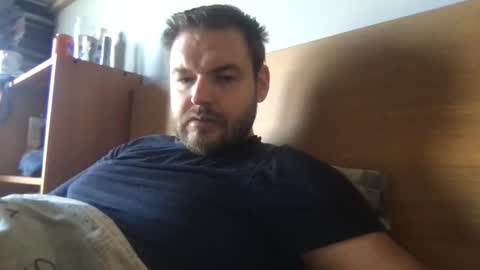 Snapshot of eliot26 chatting on 10-05-25, 10:57 e26 online show from 10-05-25, 10:57