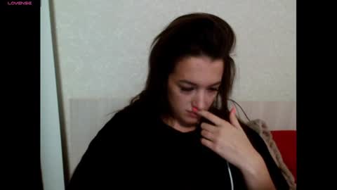 Snapshot of elisa_dove208 chatting on 10-05-25, 01:42 elisa_dove208 online show from 10-05-25, 01:42