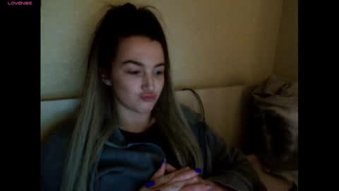 elisa_dove208 online show from 12-02-25, 05:08