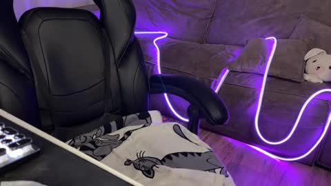 Snapshot of elisa_north chatting on 02-08-25, 01:54 Elisa North online show from 02-08-25, 01:54