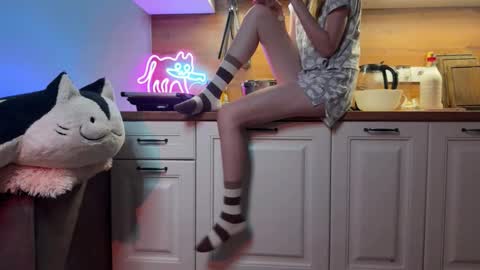 Snapshot of elisa_north chatting on 09-19-25, 04:07 Elisa North online show from 09-19-25, 04:07