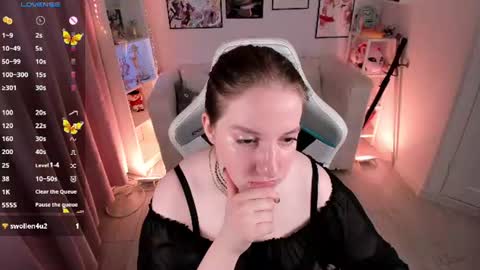 Snapshot of elisabeth_binder chatting on 07-10-26, 03:33 your sweet Lisa online show from 07-10-26, 03:33
