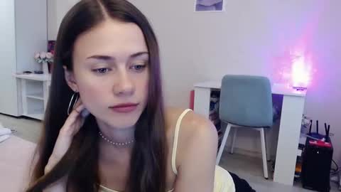 Snapshot of eliscuteblonde chatting on 09-13-25, 02:44 Elis online show from 09-13-25, 02:44