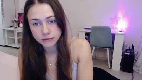 Snapshot of eliscuteblonde chatting on 11-13-25, 05:06 Elis online show from 11-13-25, 05:06