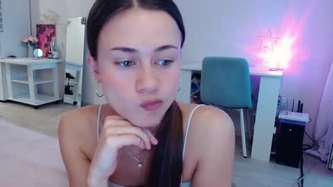 Snapshot of eliscuteblonde chatting on 11-19-25, 04:56 Elis online show from 11-19-25, 04:56