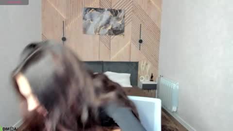 Snapshot of elise_robbie chatting on 02-27-26, 01:05 Elise online show from 02-27-26, 01:05