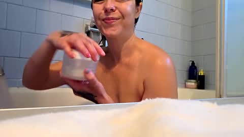 elisehipele online show from 09-27-25, 01:38