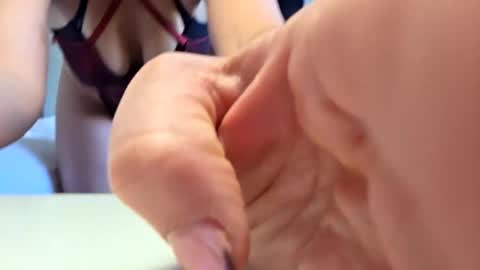 elisehipele online show from 10-09-25, 03:21