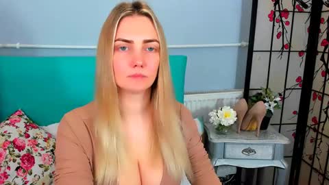 Snapshot of eliseshining chatting on 01-20-25, 12:18 Elise online show from 01-20-25, 12:18