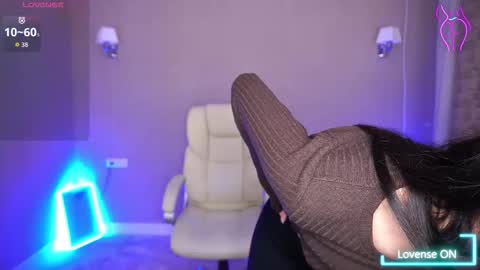 elisevelour online show from 12-04-25, 01:53