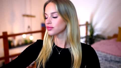 Sunflower  online show from 11-19-25, 05:24