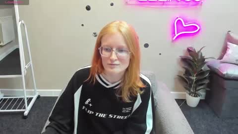 Snapshot of elizabeth_harpper chatting on 01-17-25, 08:56 Elizabeth online show from 01-17-25, 08:56