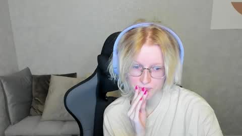 Snapshot of elizabeth_harpper chatting on 09-27-25, 01:21 Elizabeth online show from 09-27-25, 01:21