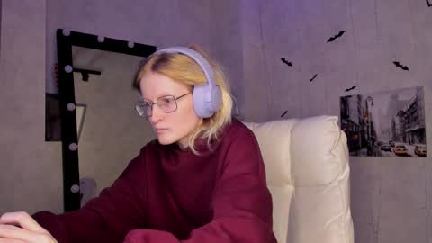 Elizabeth online show from 11-17-25, 01:11