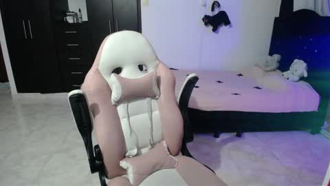  Elizabeth  online show from 10-17-25, 01:42