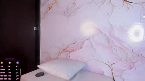 Snapshot of elizabeth_swan18 chatting on 12-22-25, 02:47 Elizabeth Swan online show from 12-22-25, 02:47