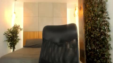 Snapshot of elizabethrouge_ chatting on 11-11-25, 02:17 online show from 11-11-25, 02:17