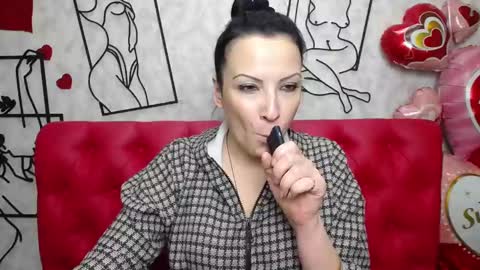 Snapshot of elizabethsho chatting on 03-11-25, 03:26 ElizabethSho online show from 03-11-25, 03:26