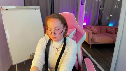 Snapshot of elizabethwalson chatting on 11-15-25, 11:40 Lizzy online show from 11-15-25, 11:40