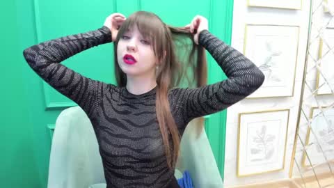 Eliza online show from 01-25-25, 04:35