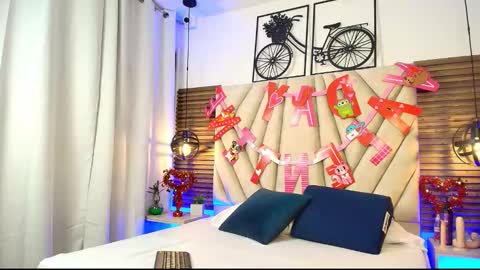 Snapshot of elizawiliamst chatting on 09-17-25, 11:34 Eliza online show from 09-17-25, 11:34