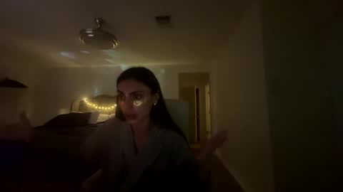Snapshot of ella_ella_ella_ay chatting on 10-05-25, 01:15 ella_ella_ella_ay online show from 10-05-25, 01:15