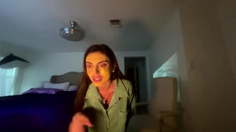 Snapshot of ella_ella_ella_ay chatting on 10-06-25, 12:08 ella_ella_ella_ay online show from 10-06-25, 12:08