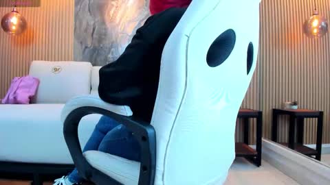 Snapshot of ella_harper chatting on 11-22-25, 02:43 ella harper online show from 11-22-25, 02:43