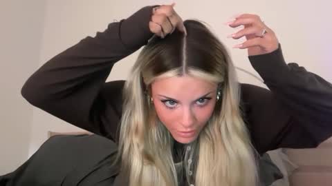 Ella online show from 02-04-26, 04:29