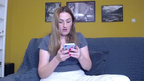 Snapshot of ella_max_live chatting on 02-08-25, 06:22 Ella Max online show from 02-08-25, 06:22