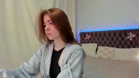 Snapshot of ella_mayers chatting on 02-09-25, 10:32 Ella Mayers online show from 02-09-25, 10:32