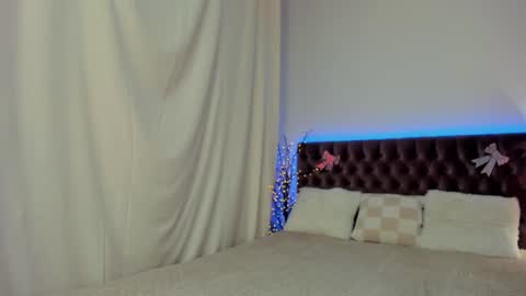 Snapshot of ella_mayers chatting on 02-16-25, 09:48 Ella Mayers online show from 02-16-25, 09:48