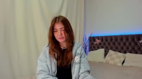 Snapshot of ella_mayers chatting on 02-17-25, 04:42 Ella Mayers online show from 02-17-25, 04:42