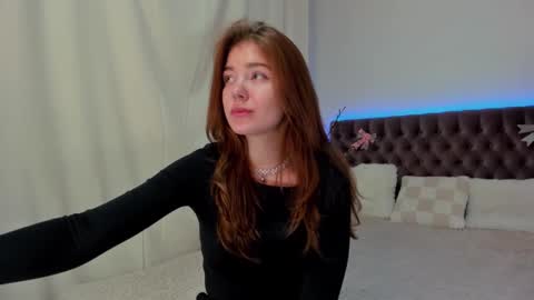 Snapshot of ella_mayers chatting on 02-19-25, 10:53 Ella Mayers online show from 02-19-25, 10:53