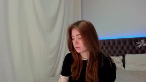 Snapshot of ella_mayers chatting on 02-21-25, 01:55 Ella Mayers online show from 02-21-25, 01:55