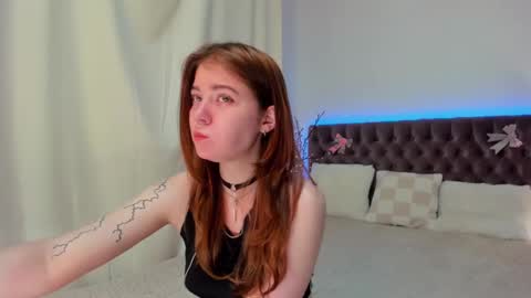 Snapshot of ella_mayers chatting on 02-21-25, 10:04 Ella Mayers online show from 02-21-25, 10:04