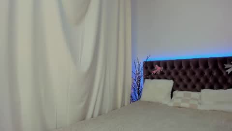 Snapshot of ella_mayers chatting on 02-22-25, 01:11 Ella Mayers online show from 02-22-25, 01:11