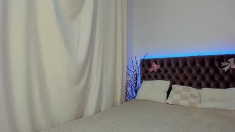 Snapshot of ella_mayers chatting on 02-22-25, 09:37 Ella Mayers online show from 02-22-25, 09:37