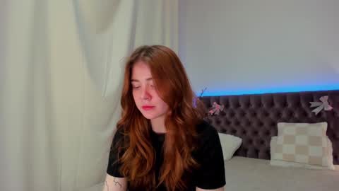 Snapshot of ella_mayers chatting on 02-26-25, 12:27 Ella Mayers online show from 02-26-25, 12:27