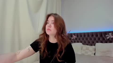 Snapshot of ella_mayers chatting on 02-26-25, 03:42 Ella Mayers online show from 02-26-25, 03:42