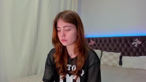 Snapshot of ella_mayers chatting on 03-05-25, 09:48 Ella Mayers online show from 03-05-25, 09:48