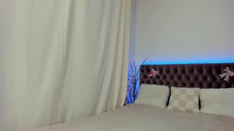 Snapshot of ella_mayers chatting on 03-06-25, 04:08 Ella Mayers online show from 03-06-25, 04:08