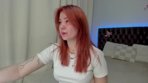 Snapshot of ella_mayers chatting on 09-14-25, 12:26 Ella Mayers online show from 09-14-25, 12:26