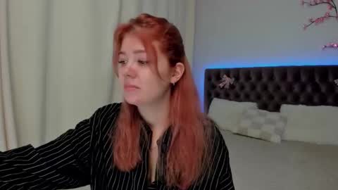Snapshot of ella_mayers chatting on 09-18-25, 12:40 Ella Mayers online show from 09-18-25, 12:40
