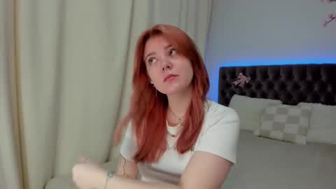 Snapshot of ella_mayers chatting on 09-21-25, 12:18 Ella Mayers online show from 09-21-25, 12:18