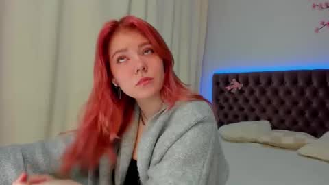 Snapshot of ella_mayers chatting on 10-04-25, 12:03 Ella Mayers online show from 10-04-25, 12:03