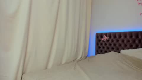 Snapshot of ella_mayers chatting on 10-12-25, 12:26 Ella Mayers online show from 10-12-25, 12:26