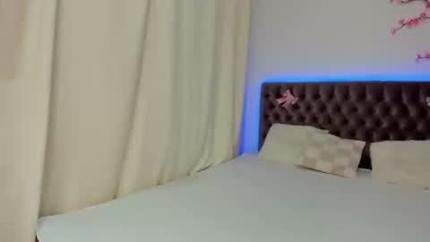 Snapshot of ella_mayers chatting on 10-17-25, 12:41 Ella Mayers online show from 10-17-25, 12:41