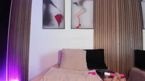 Snapshot of ella_rouse1 chatting on 01-05-26, 05:27 ella rouse online show from 01-05-26, 05:27