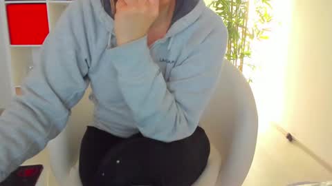 Snapshot of ella_squirt chatting on 03-06-25, 08:30 ella_squirt online show from 03-06-25, 08:30